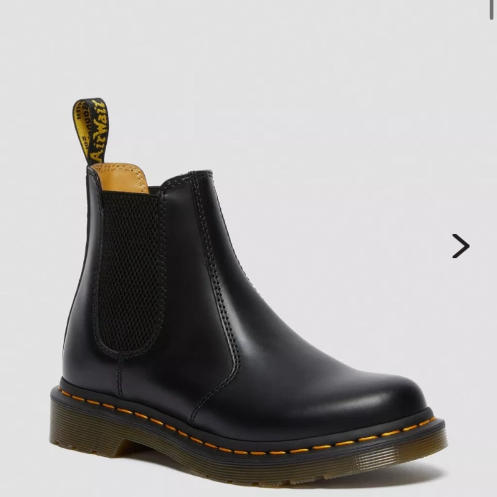 Dr Martens Chelsea boot
